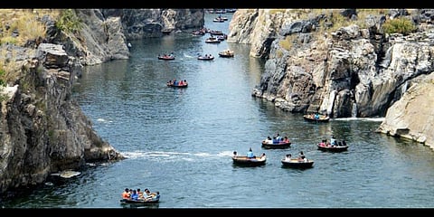 நீர்வரத்து உயர்வு: ஓகேனக்கலில் 39 ஆவது நாளாக குளிக்கத் தடை