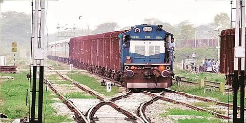 அவசர எண்ணுக்கு அழைத்து பீட்சா கேட்கும் பொதுமக்கள் - வருந்தும் போலீசார்!