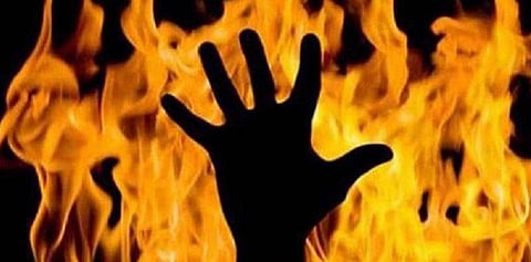 உயிருடன் எரிக்கப்பட்ட பட்டியலின இளைஞர் : அதிர்ச்சியில் தாய் மரணம்