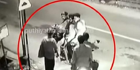 சிசிடிவியில் பதிவான வழிப்பறி முயற்சி - போலீசார் விசாரணை