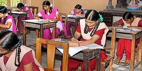 வினாத்தாள் லீக் ஆனால் கடும் நடவடிக்கை - அரசு தேர்வுகள் இயக்குநர்