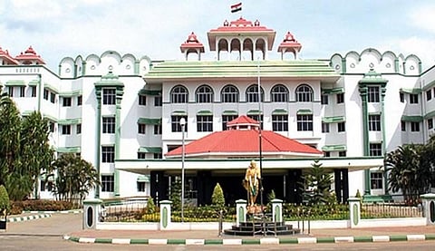 தீ வைக்கப்பட்ட திருச்சி மாணவிக்கு 1.75 லட்சம் இடைக்கால நிவாரணம் வழங்க உத்தரவு