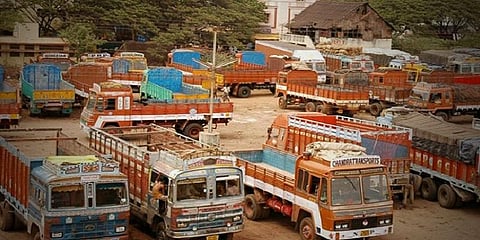 நாடு முழுவதும் லாரிகள் இன்று அடையாள வேலைநிறுத்தம்