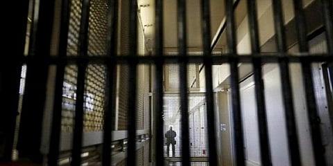 ''போலீசார் தாக்கியதில் கரு கலைந்தது'' - பரபரப்பு புகார் அளித்த பெண்