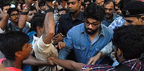 ஜாதவ்புர் பல்கலைக்கழகத்திற்குள் நுழைய மத்திய அமைச்சர் சுப்ரியோவுக்கு எதிர்ப்பு