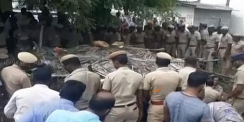 சாமி சிலையை அகற்ற முயற்சி - தற்கொலை மிரட்டல் விடுத்த மக்கள்