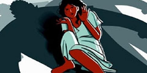 காதலியை நண்பர்களுடன் சேர்ந்து கூட்டு பாலியல் வன்கொடுமை ! 4 பேர் கைது