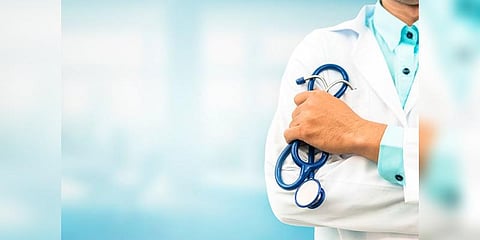 ’கையை இறுக்கியா கட்டுவது?’ பரிசோதனை கருவியால் மருத்துவரை தாக்கிய கர்ப்பிணி!