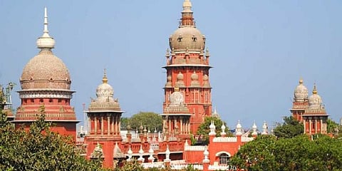 சுபஸ்ரீ விவகாரத்தில் அதிகாரிகள் மீது நடவடிக்கை எடுக்காதது ஏன்? - உயர் நீதிமன்றம்