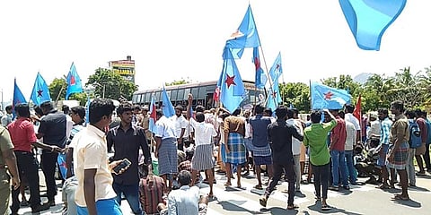 மனநலம் பாதிக்கப்பட்ட சிறுமியிடம் பாலியல் அத்துமீறல்: குற்றவாளியை கைது செய்யக்கோரி போராட்டம்