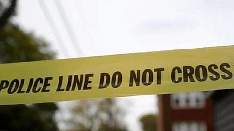 இரட்டை பெண் குழந்தைகளை குளத்தில் வீசிய தாய் !