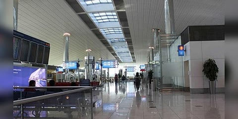 துபாயில் 2 மாம்பழங்களை திருடிய இந்தியர் நாடு கடத்தல்!