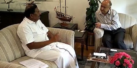 “விமானங்களில் தமிழில் அறிவிப்புகள்” - மத்திய அமைச்சரிடம் பாண்டியராஜன் மனு