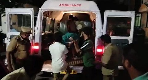 பள்ளி மாணவர்கள் தாக்கிய ஆட்டோ டிரைவர் சிகிச்சை பலனின்றி உயிரிழப்பு