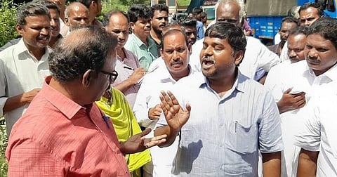 நெடுஞ்சாலைத்துறை அதிகாரியுடன் தருமபுரி எம்பி காரசார வாக்குவாதம்