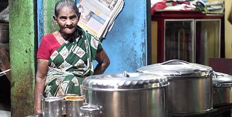 80 வயதில் ஒரு உழைப்பாளி - வாடிக்கையாளர்களை ஈர்த்த கோடம்பாக்கம் ‘இட்லி பாட்டி’