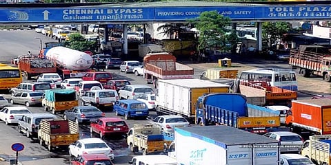 சுங்கச்சாவடிகளில் டிசம்பர் மாதம் முதல் மின்னணு முறையில் கட்டணம் வசூல் !