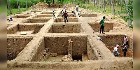 கீழடியில் கனமழை: அகழாய்வு பணிகள் பாதிப்பு