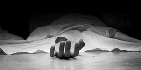 எக்ஸ்ரே எடுக்கும் ரூமில் மர்மமான முறையில் இறந்து கிடந்த மெக்கானிக்