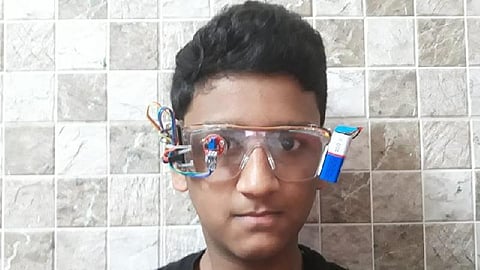 தூங்காமல் வாகனம் ஓட்ட இளைஞர் கண்டுபிடித்த "ஸ்பெஷல்" கண்ணாடி