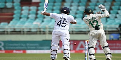 ரோகித் சர்மா 52 ! வலுவான நிலையில் இந்தியா