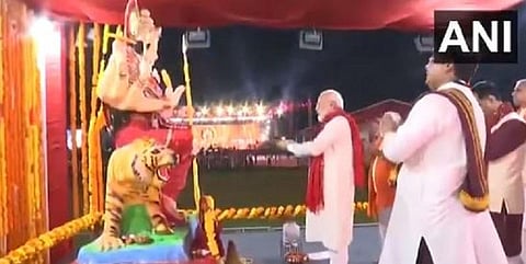 நவராத்திரி விழாவில் பக்திப்பரவசத்துடன் வழிபட்ட பிரதமர் மோடி