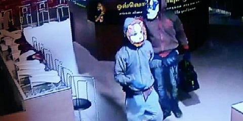 திருச்சி நகைக்கடை கொள்ளை : கொள்ளையன் ஒருவர் அதிரடி கைது