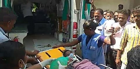 கல்லூரிப் பேருந்து மோதி 5 மாணவிகள் படுகாயம்