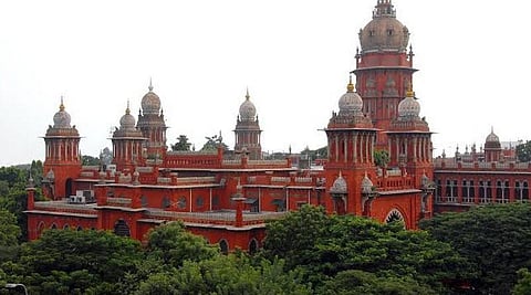 அதிகாரிகள் உதவியின்றி நீட் ஆள்மாறாட்டத்துக்கு வாய்ப்பில்லை - உயர்நீதிமன்றம்