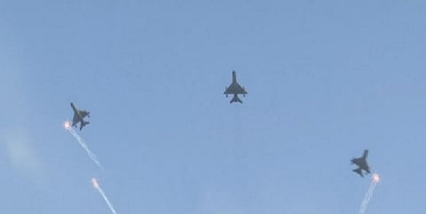 இந்திய விமானப்படை நாள் கொண்டாட்டம் - விமானத்தை இயக்கிய அபிநந்தன்