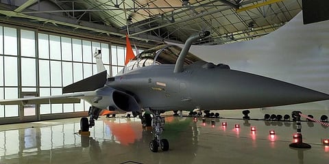 முதல் ரஃபேல் விமானத்தை பெற்றார் அமைச்சர் ராஜ்நாத் சிங்