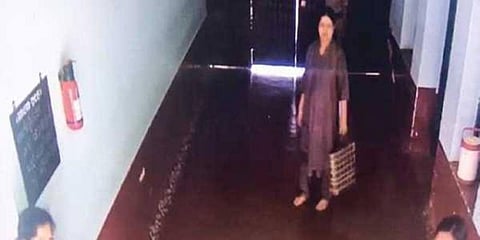 சிறை விதிகளை சசிகலா மீறியது உண்மை - விசாரணைக்குழு அறிக்கை