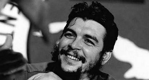 மரணம் சூழ்ந்தபோதும் அஞ்சாத புரட்சியாளர் - சே குவேராவின் வாழ்வும் மரணமும்