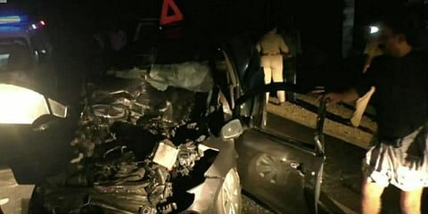 டேங்கர் லாரி மீது கார் மோதல் - மூவர் உயிரிழப்பு