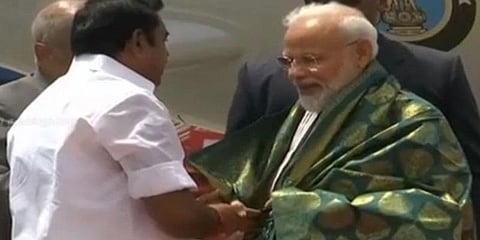 சென்னை வந்தார் பிரதமர் நரேந்திர மோடி - மேளதாளங்களுடன் வரவேற்பு