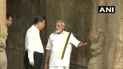 சீன அதிபருக்கு சிற்பங்களின் பெருமைகளை விளக்கிய பிரதமர் மோடி