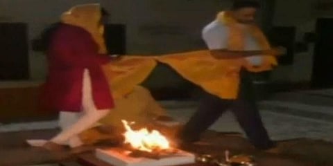 4 ஆண்டுகளாக பழகிய பெண்ணை ஏமாற்ற முயன்ற துணை ஆட்சியர்