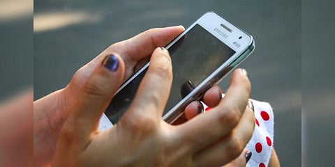 காஷ்மீரில் இன்று முதல் மீண்டும் செல்போன் சேவை!