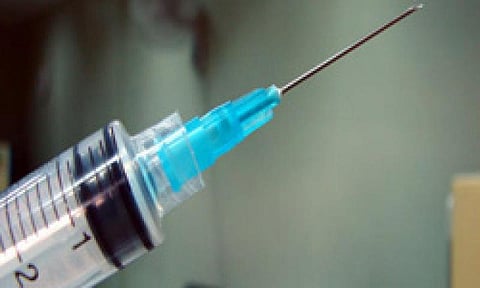 ஊசியில் பூச்சிக் கொல்லி மருந்து ! செவிலியர் தற்கொலை