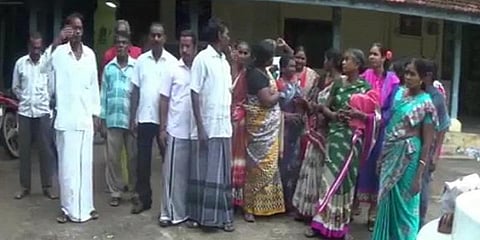 100க்கும் மேற்பட்டோரை 6 மாதமாக ஒதுக்கி வைத்த கிராமம் - என்ன காரணம் தெரியுமா?