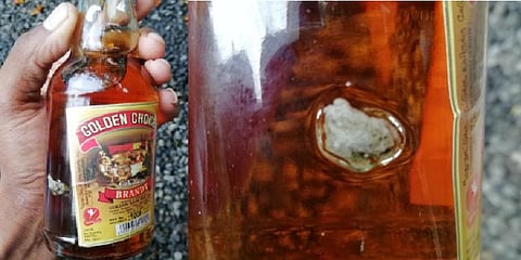 அரசு டாஸ்மாக் மதுவில் ‘பசை’ - மது குடிப்பவர்கள் புகார்