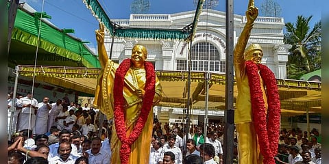 அதிமுக 48ஆவது ஆண்டு தொடக்க விழா: எம்.ஜி.ஆர், ஜெ. சிலைக்கு பழனிசாமி, ஓபிஎஸ் மரியாதை!