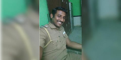 இளம் பெண்ணுடன் பழகி கர்ப்பமாக்கிய எஸ்.ஐ? - கொலை மிரட்டல் விடுப்பதாக புகார்