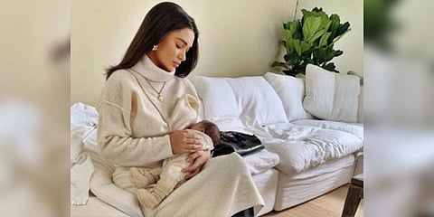 ‘உன்னால் முழுமை ஆனேன் நான்’  - மகனை கொஞ்சும் எமிஜாக்சன் வீடியோ