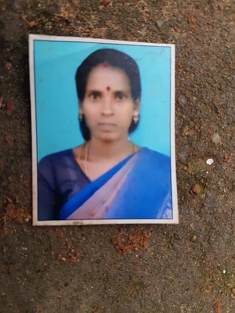 மோசமான சாலை.. செல்ல முடியாத ஆம்புலன்ஸ்.. பறிபோன உயிர்