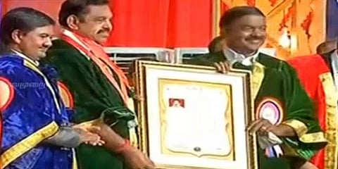 கவுரவ டாக்டர் பட்டம் பெற்றார் முதலமைச்சர் பழனிசாமி