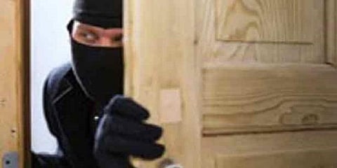 50 சவரன் நகைகள் கொள்ளை : புழலில் பூட்டியிருந்த வீட்டில் கைவரிசை