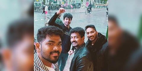 பிரான்ஸ் தேசத்தில் நண்பர்களுடன் சிவகார்த்திகேயன்