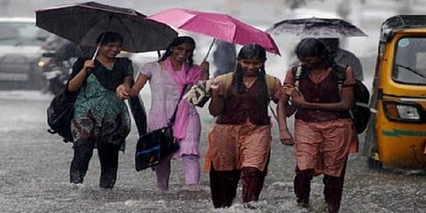 கனமழை எதிரொலி : நீலகிரியில் பள்ளி, கல்லூரிகளுக்கு நாளை விடுமுறை