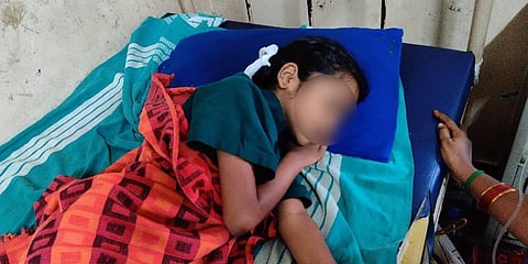 காதுக்கு பதில் தொண்டையில் ஆப்ரேஷன் - மருத்துவர்கள் அலட்சியத்தால் சிறுமி அவதி